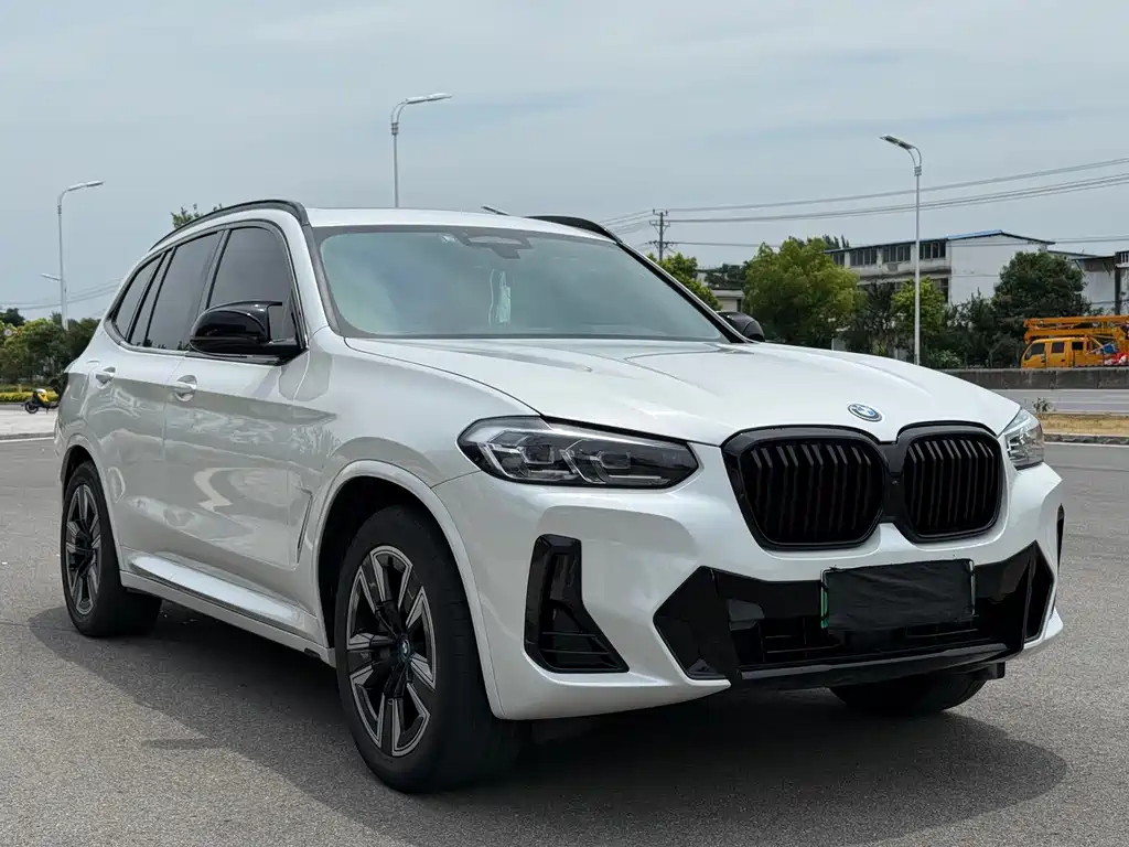 BMW iX3