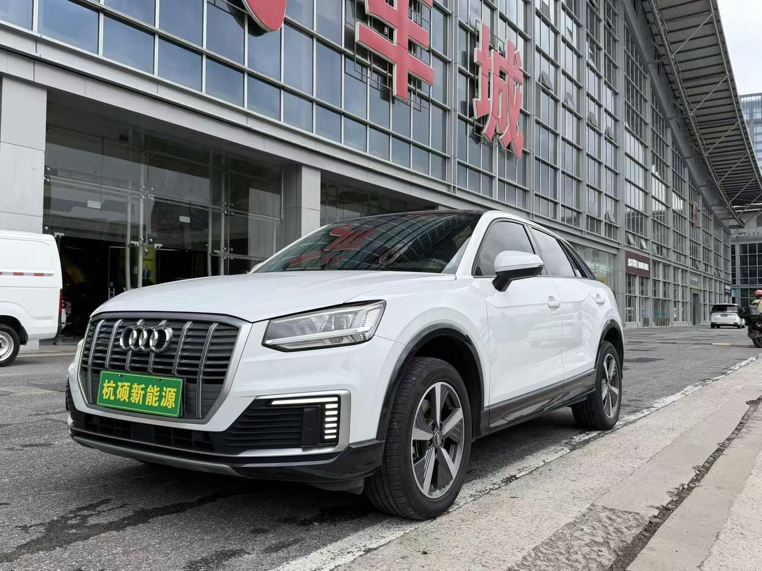 Audi Q2L e-tron