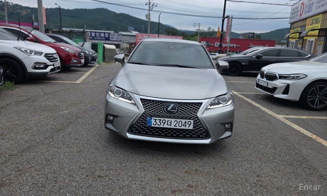 Lexus CT200h