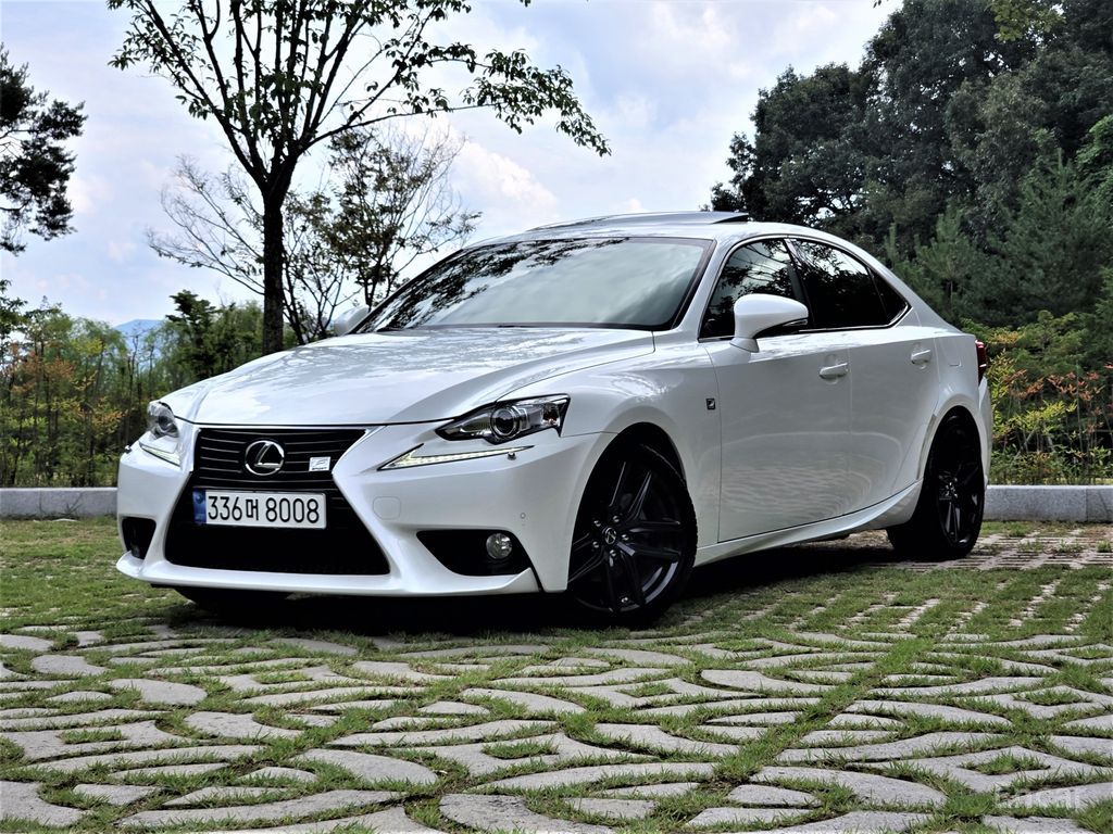 Lexus IS