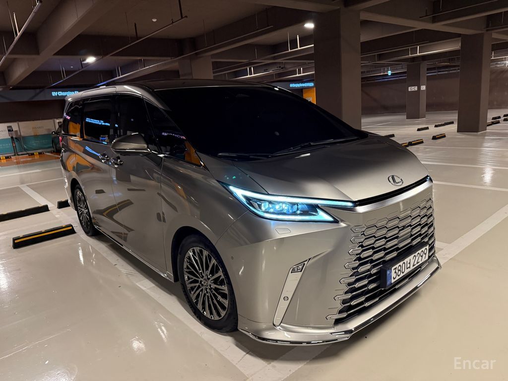 Lexus LM