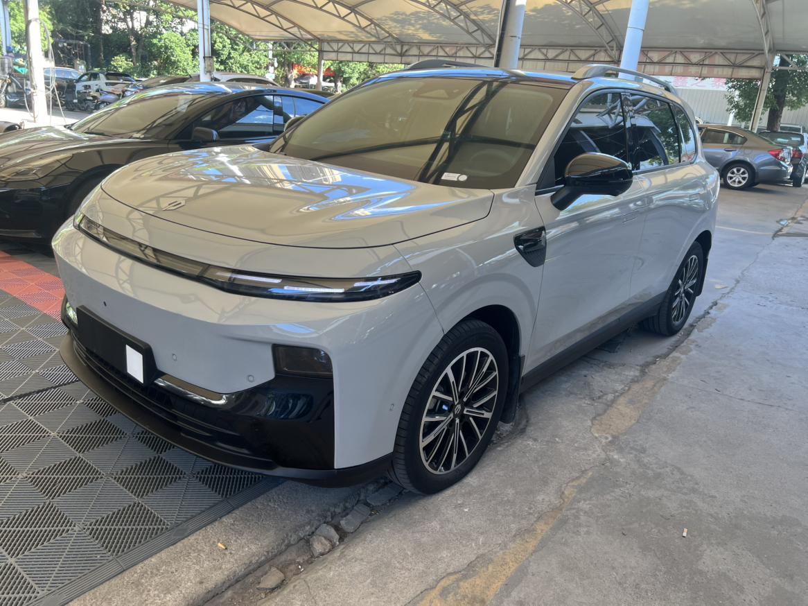 Leapmotor B10