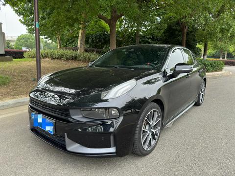 Lynk & Co 03