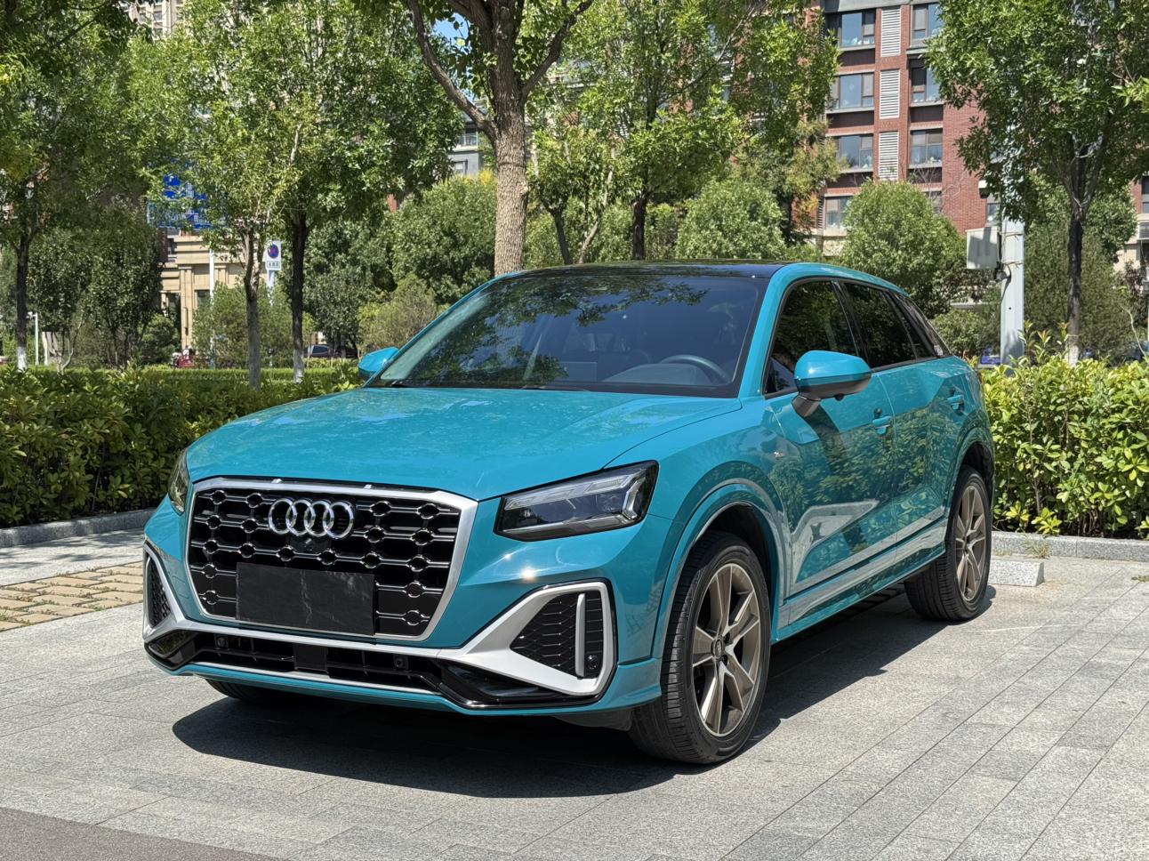 Audi Q2L