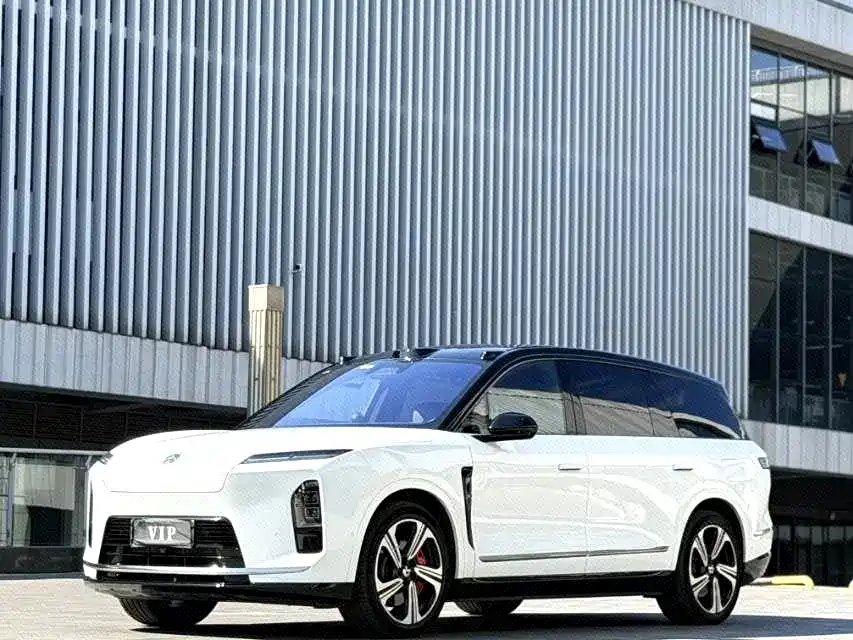 NIO ES8