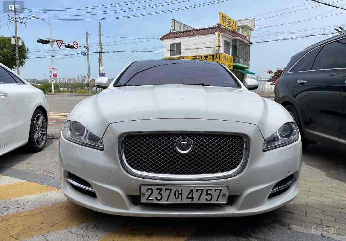 Jaguar XJ