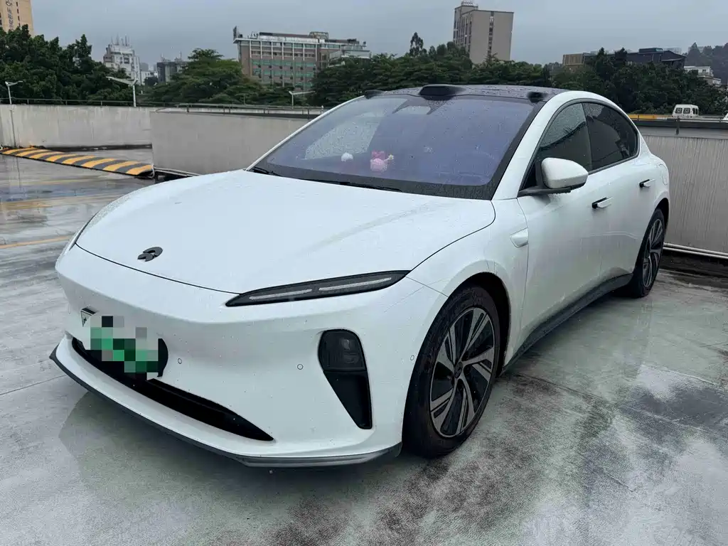 NIO ET5