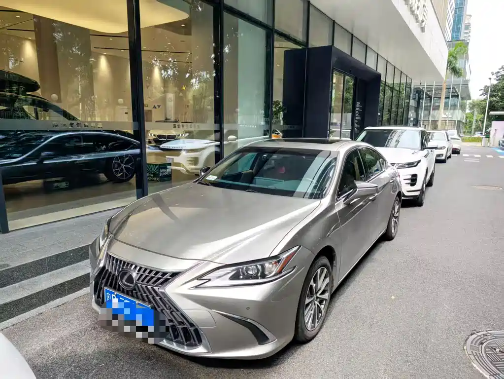 Lexus ES