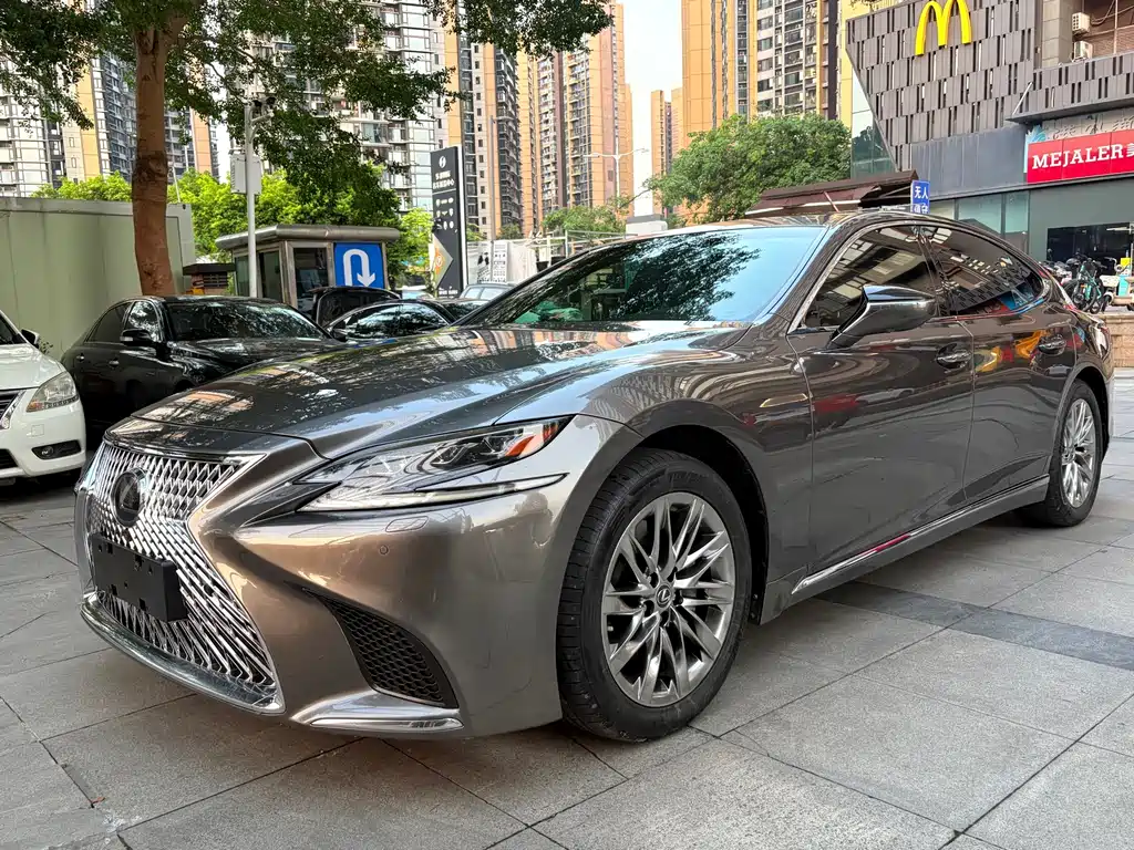 Lexus LS