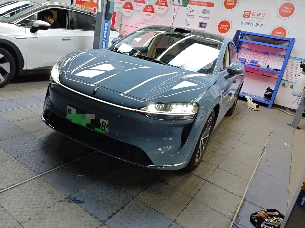 Luxeed R7