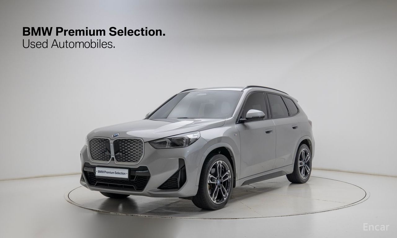 BMW iX1