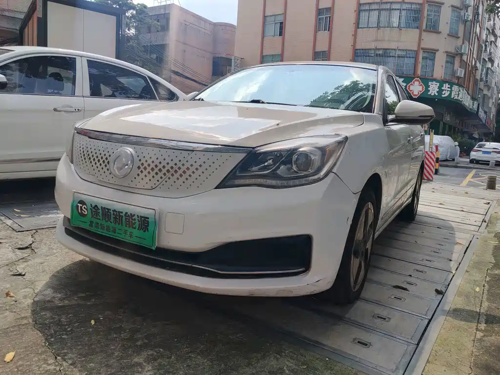 Dongfeng E70
