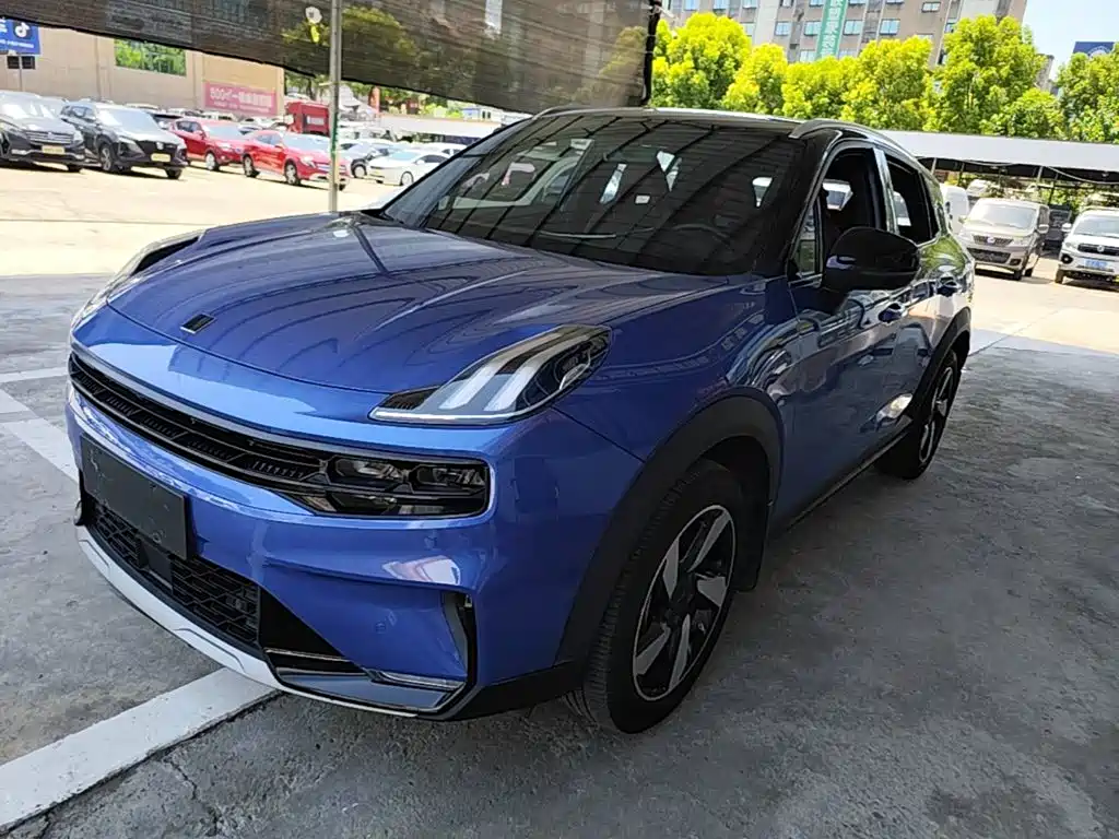 Lynk & Co 06