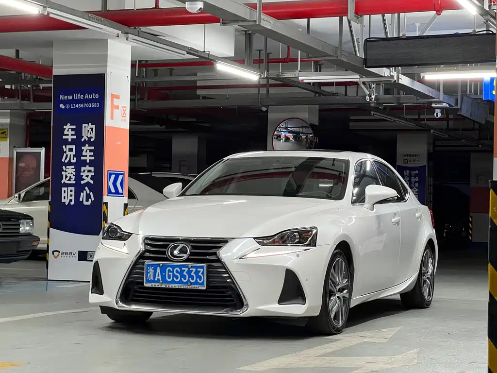 Lexus IS