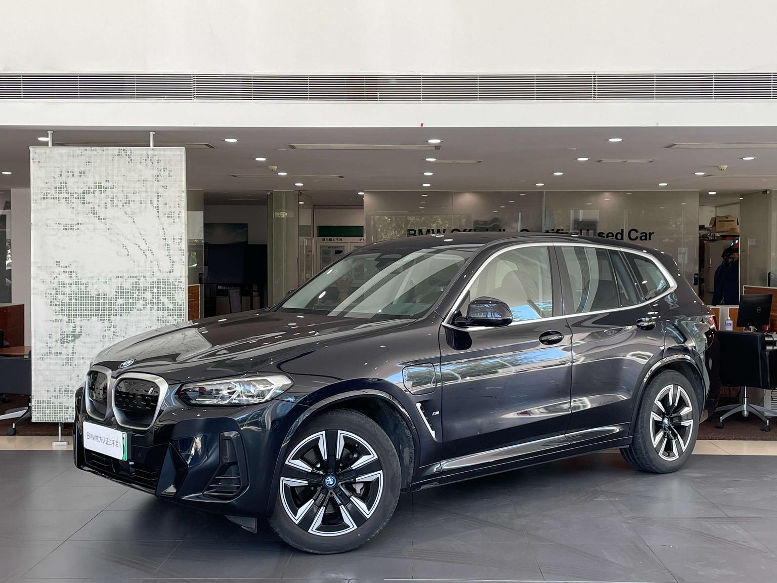 BMW iX3