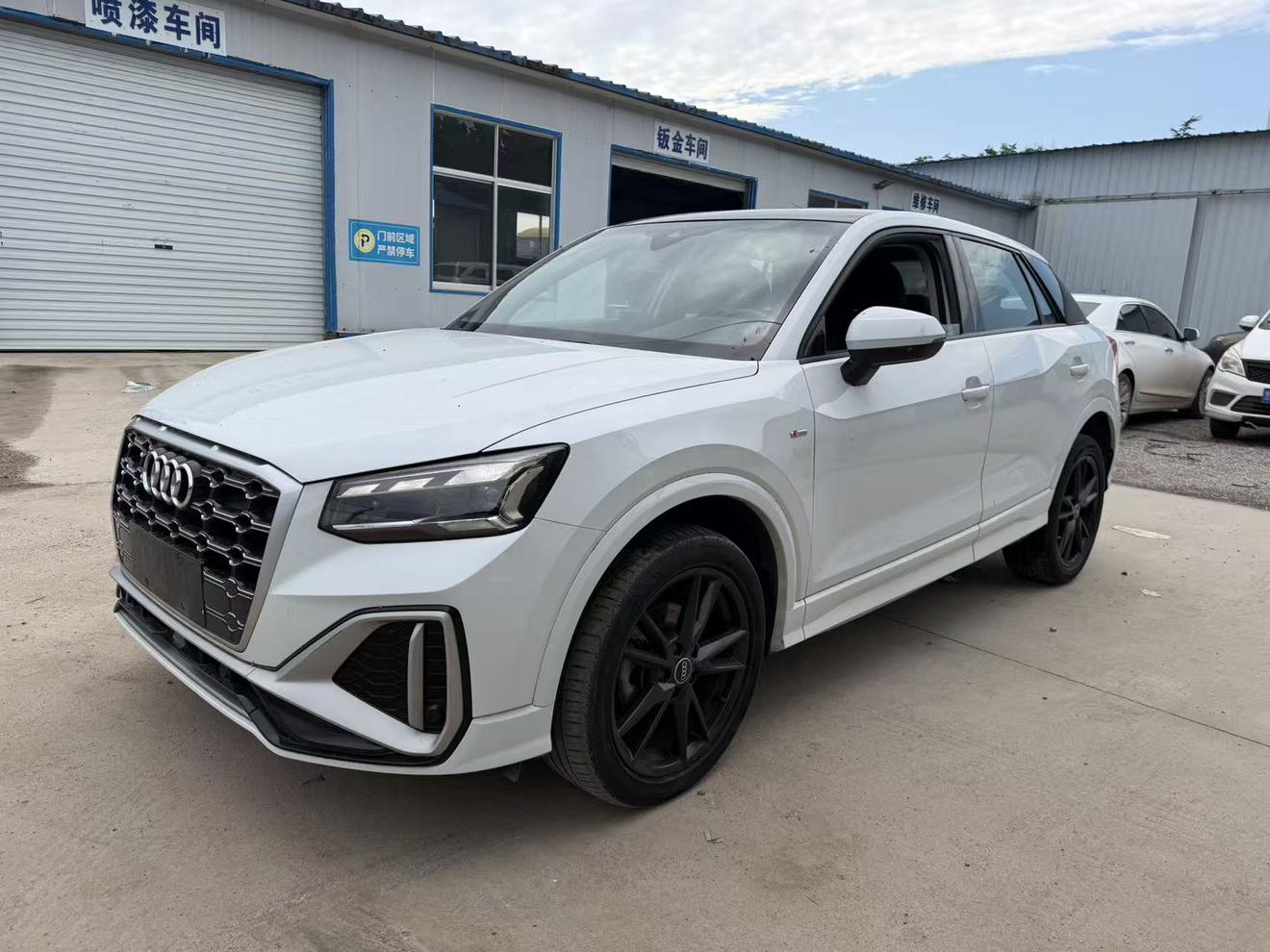 Audi Q2L