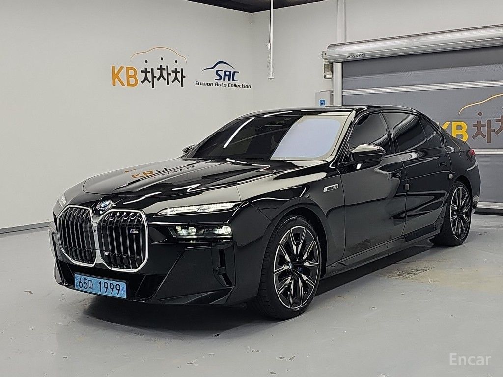 BMW i7