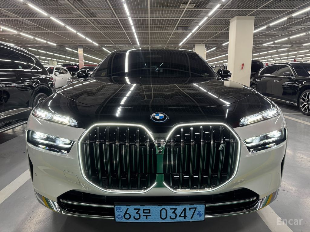 BMW i7