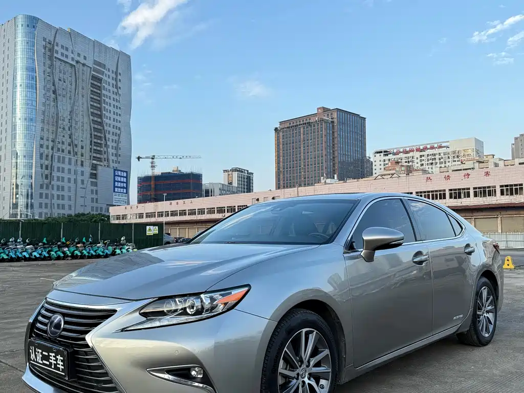 Lexus ES