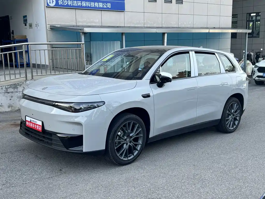 Leapmotor C10