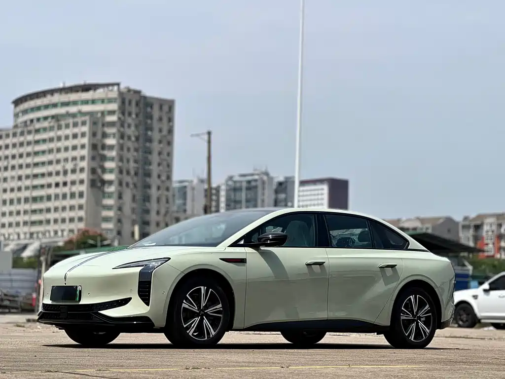 Hongqi EH7