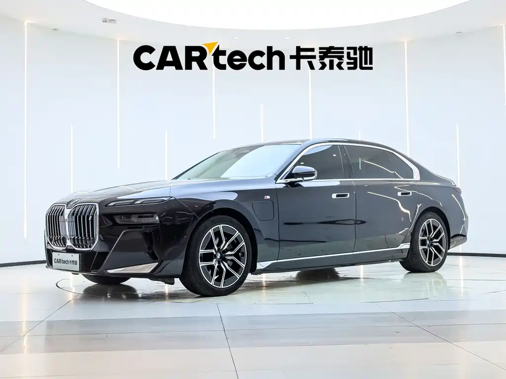 BMW i7