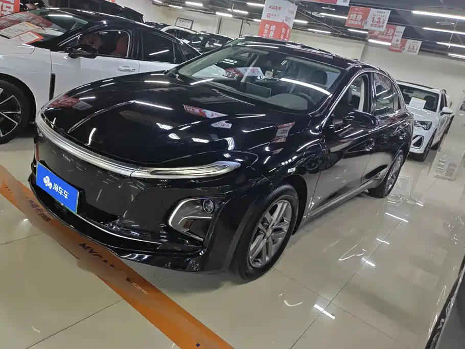 Hongqi E-QM5