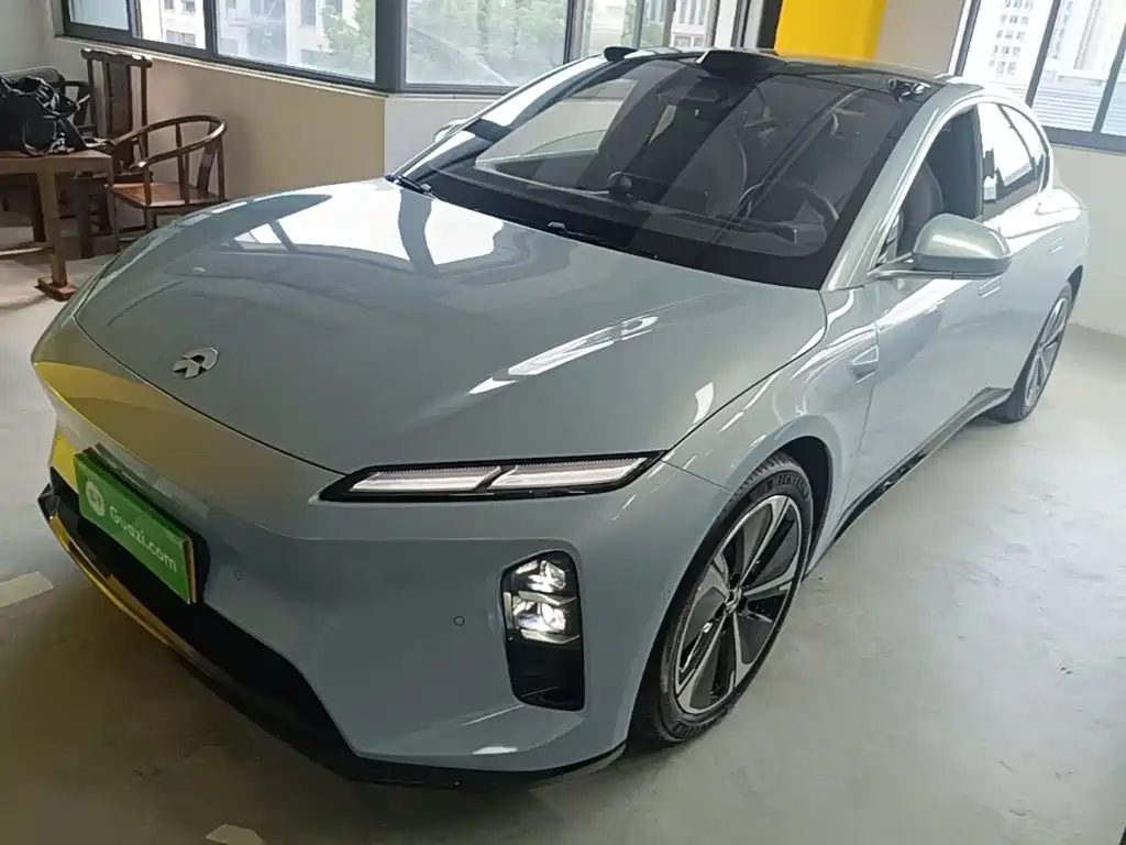 NIO ET5