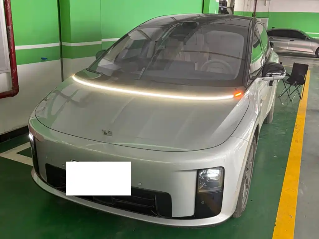 Li Auto i8