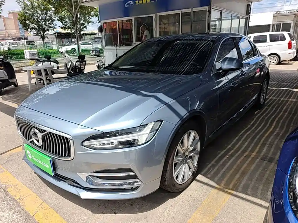 Volvo S90