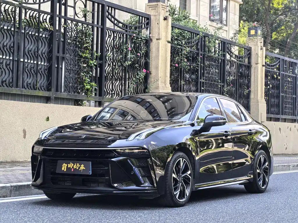 Lynk & Co 03