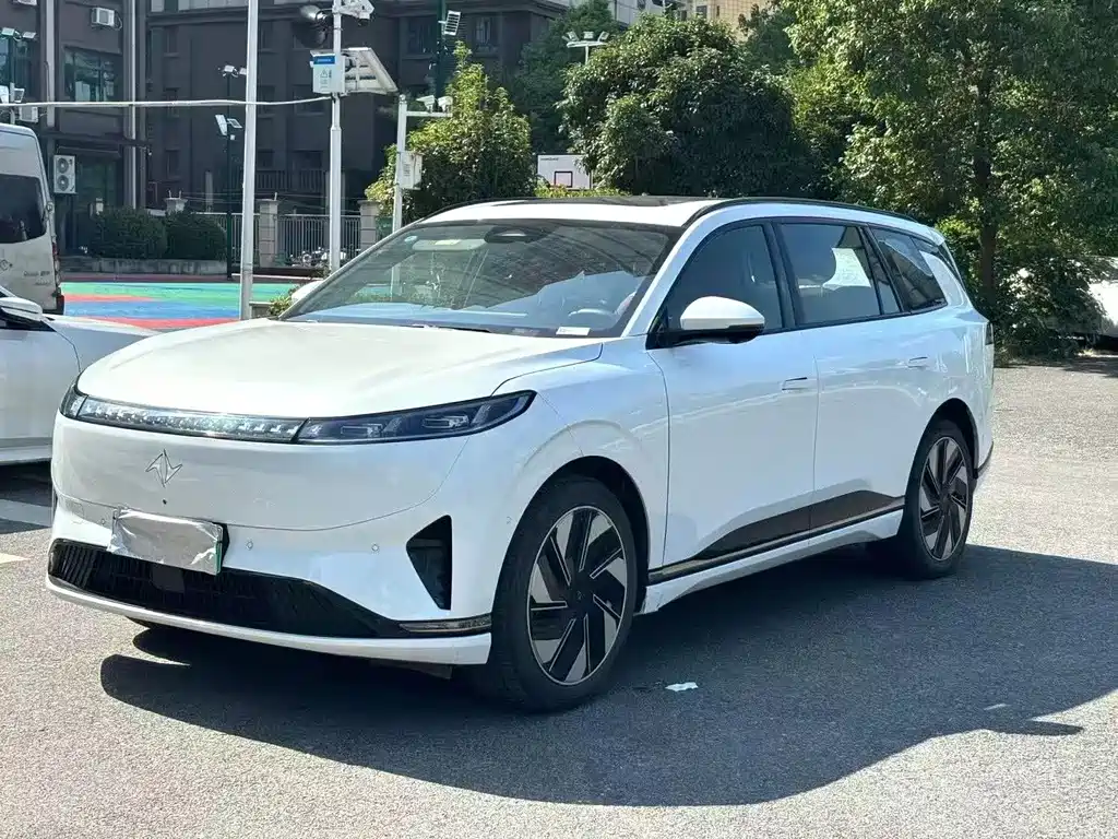Dongfeng eπ008