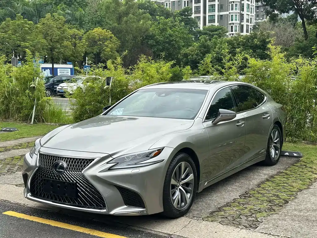 Lexus LS