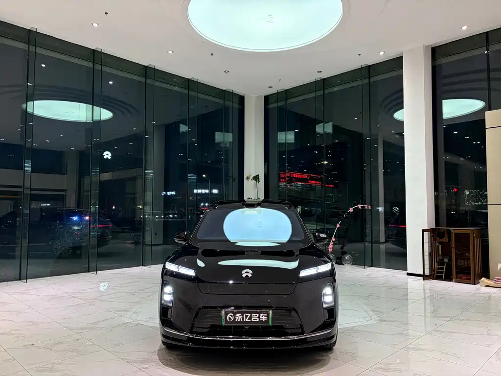NIO ES8