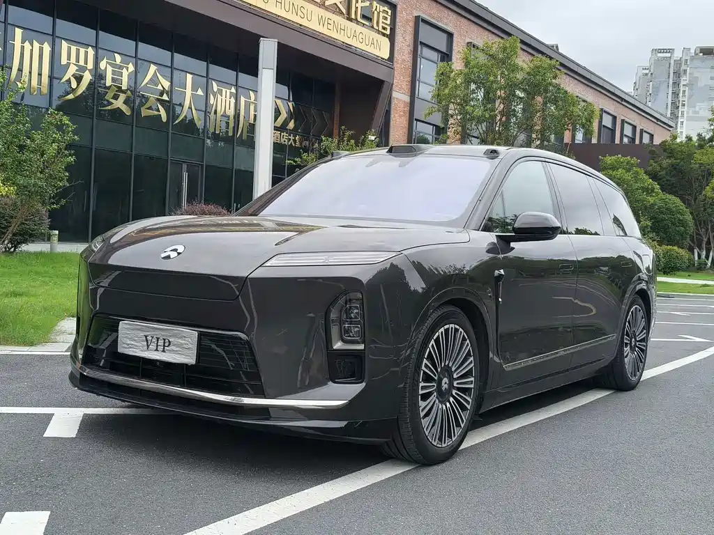 NIO ES8
