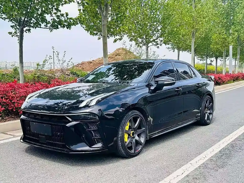 Lynk & Co 03