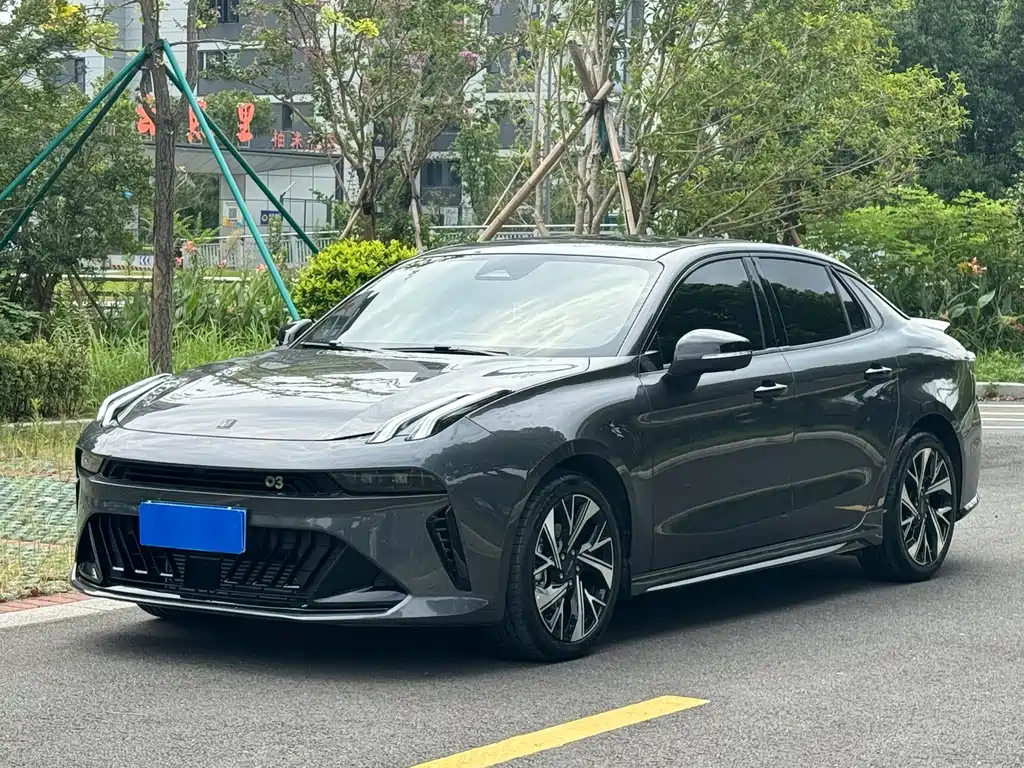 Lynk & Co 03