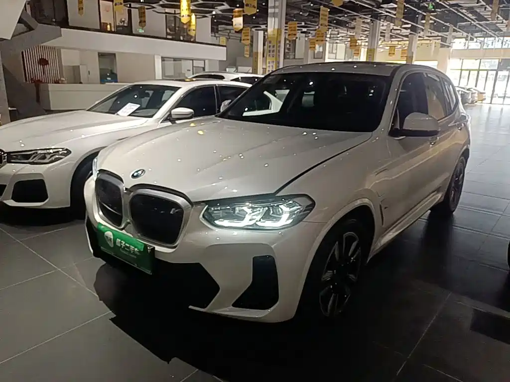 BMW iX3