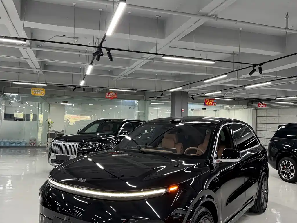 Li Auto L8