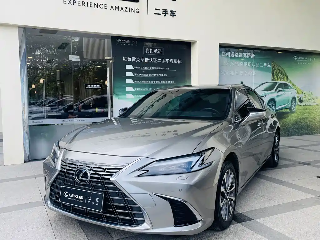 Lexus ES