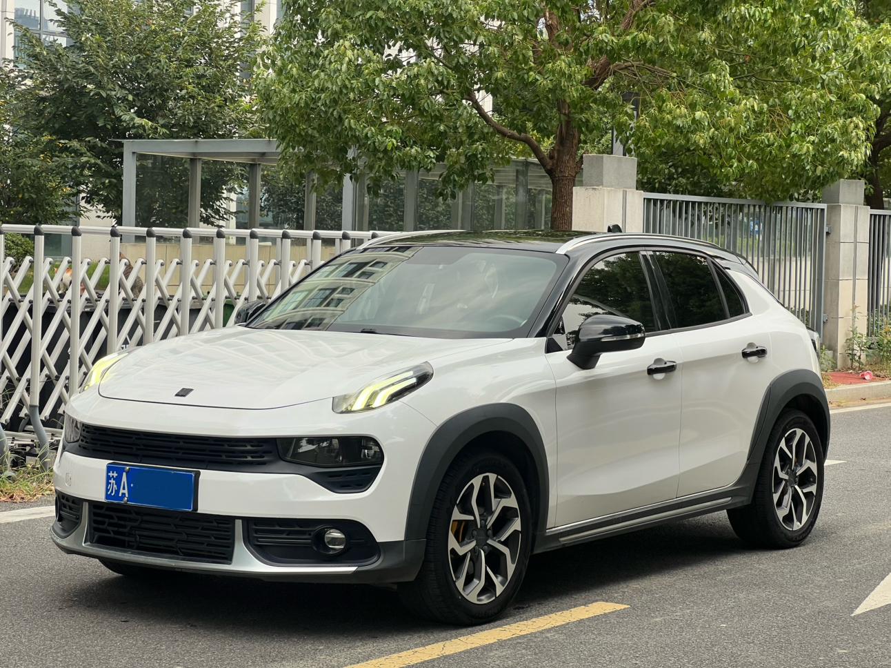 Lynk & Co 02
