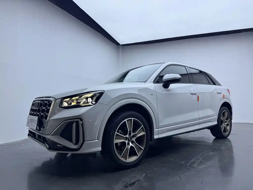 Audi Q2L
