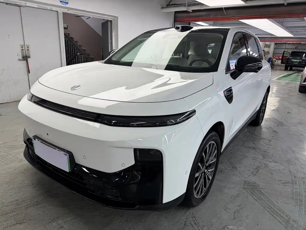 Leapmotor B10