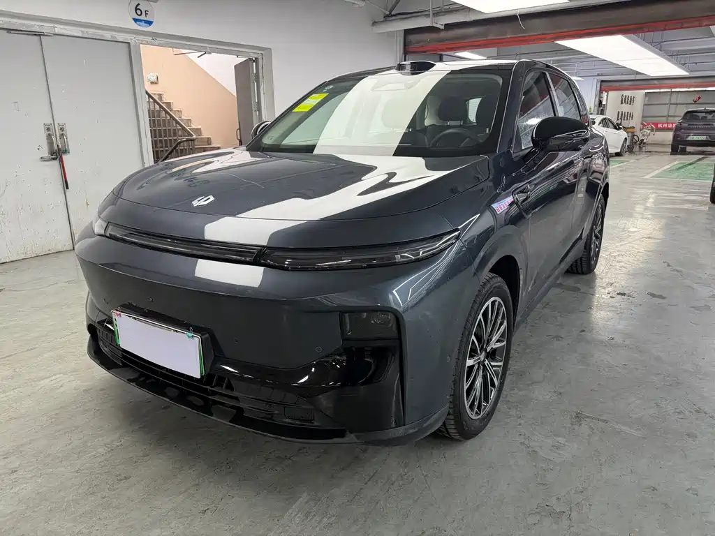 Leapmotor B10