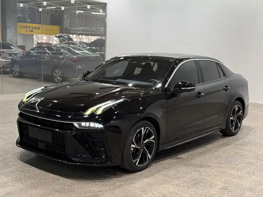 Lynk & Co 03