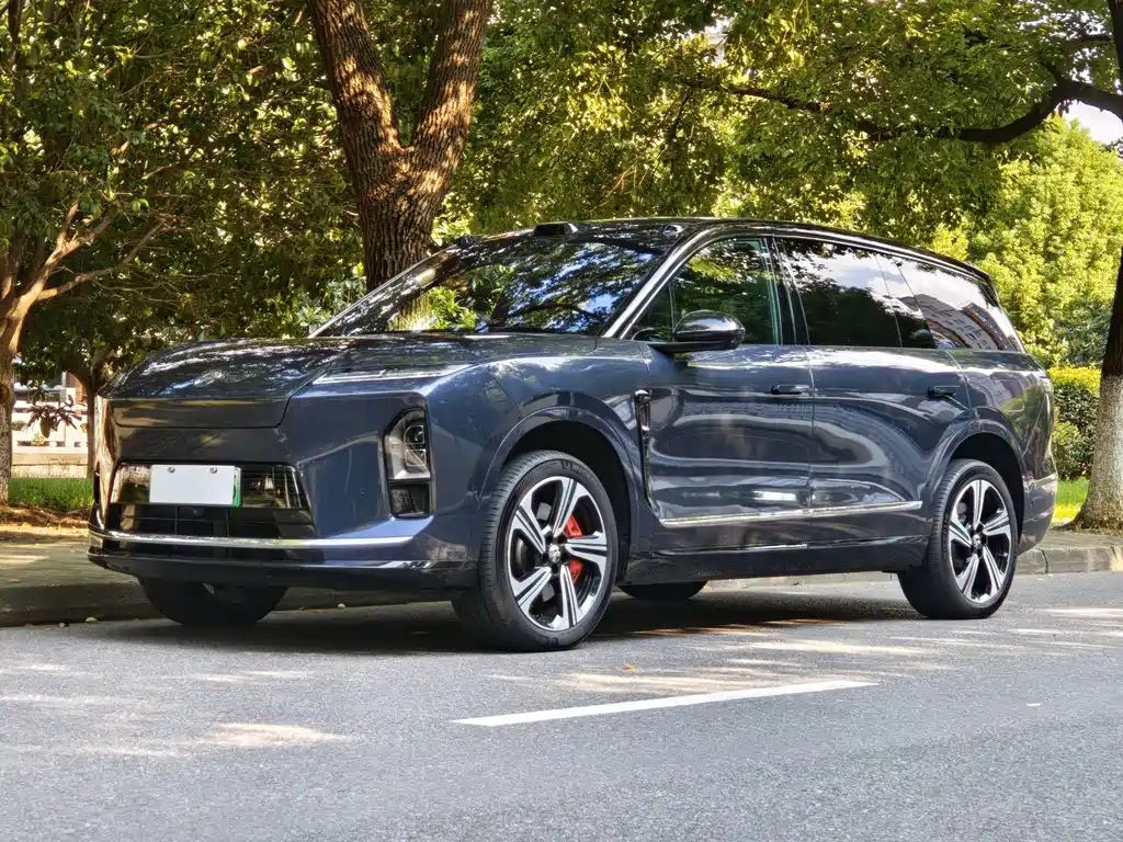 NIO ES8