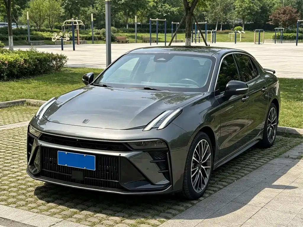 Lynk & Co 03