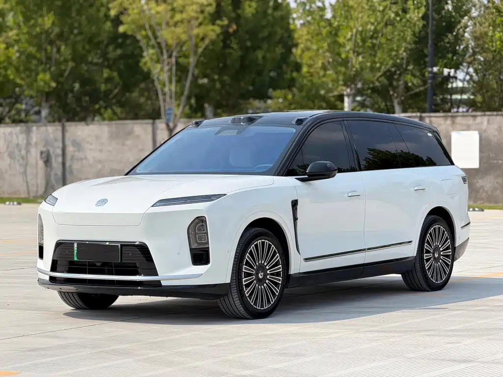 NIO ES8