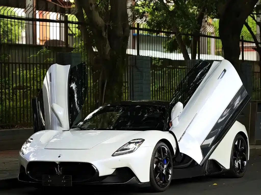 Maserati MC20