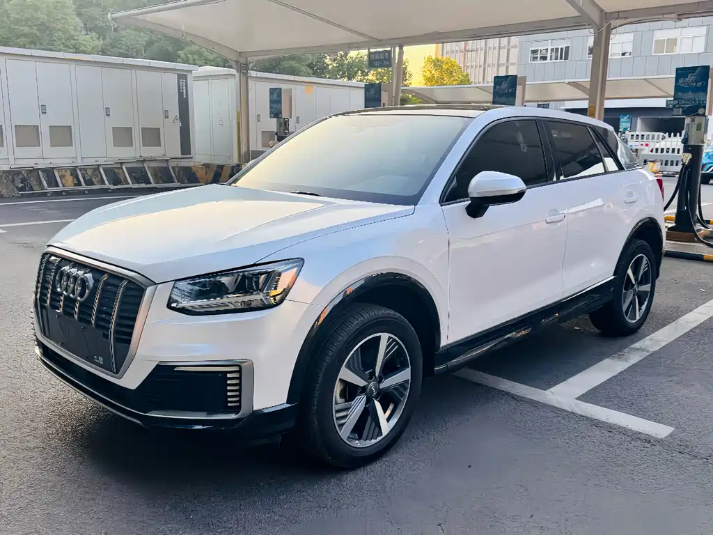 Audi Q2L e-tron